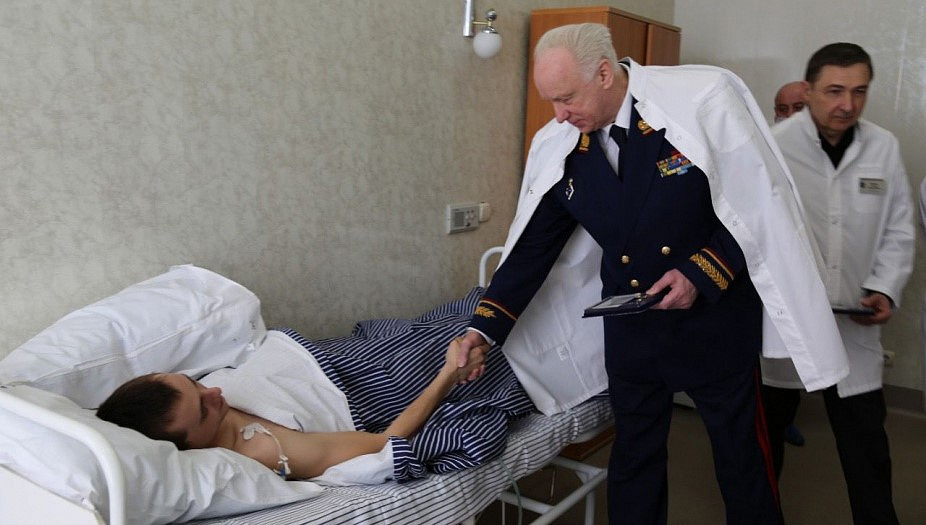 Потерянные в госпитале. Раненый солдат в госпитале. Раненые в воееномедициноской Академии. Раненые в военно медицинской Академии Санкт Петербурга.